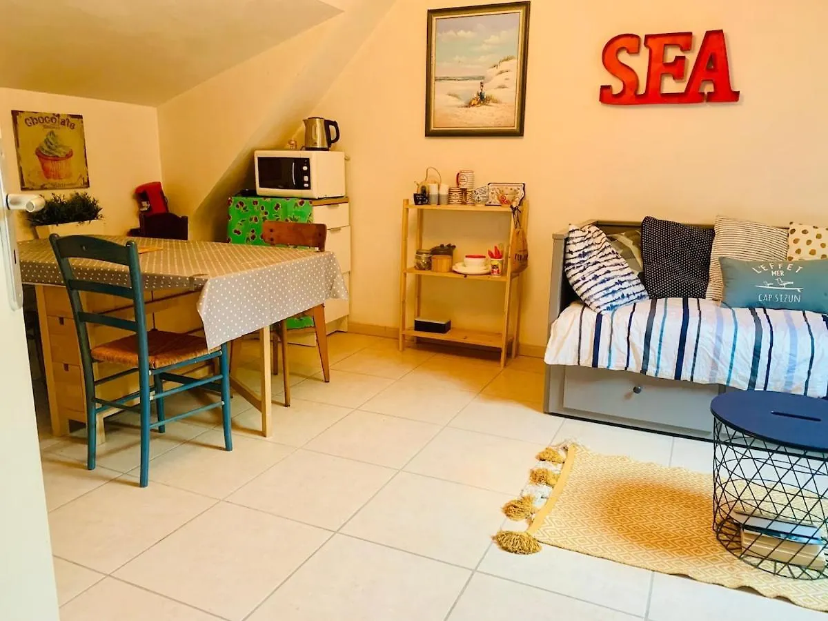 Appartement L Ecurie à Plouhinec  France